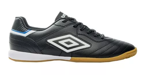 chuteira umbro